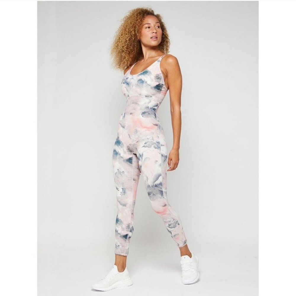 NWT FourLaps Elevate Onesie Size M in Pink Clouds ($128 MSRP)